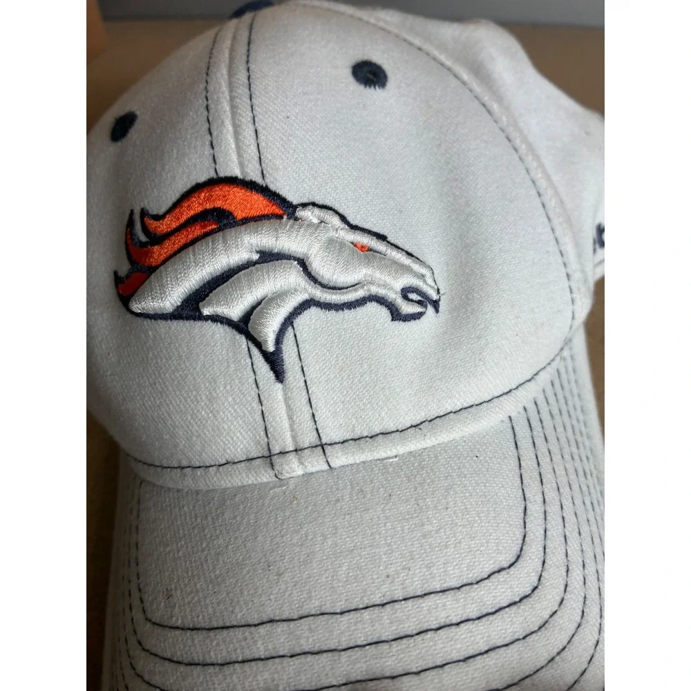 Reebok Denver Broncos NFL Youth Hat White Navy Blue Embroidered Logo OSFM 6701